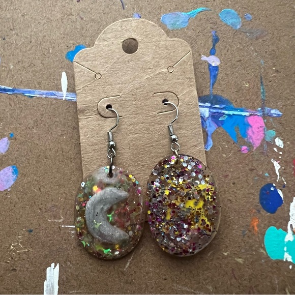 Happy Life Smiley Star Earrings - Picture 3 of 7